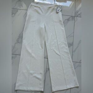 NWT Scoop white pant